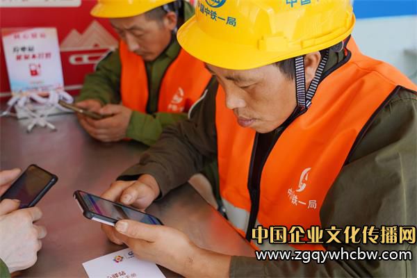 外協(xié)隊(duì)伍在現(xiàn)場(chǎng)掃描答題.JPG